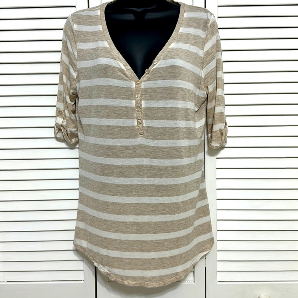 Pink Rose Large Tan & White Stripe 3 Button Down V-neck 3/4 Sleeves T-shirt